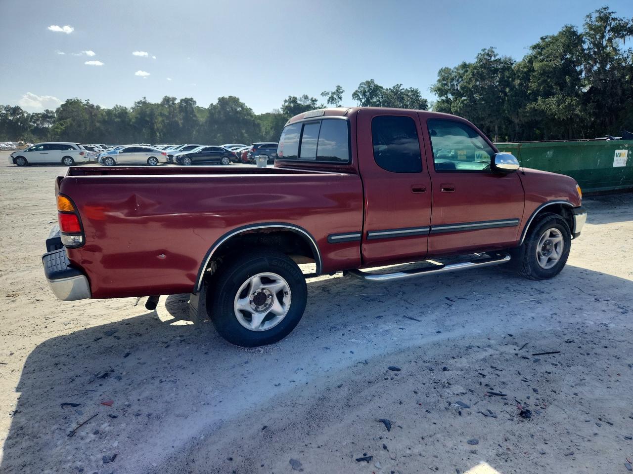2000 Toyota Tundra Sr5 Red vin: 5TBRT3418YS014300
