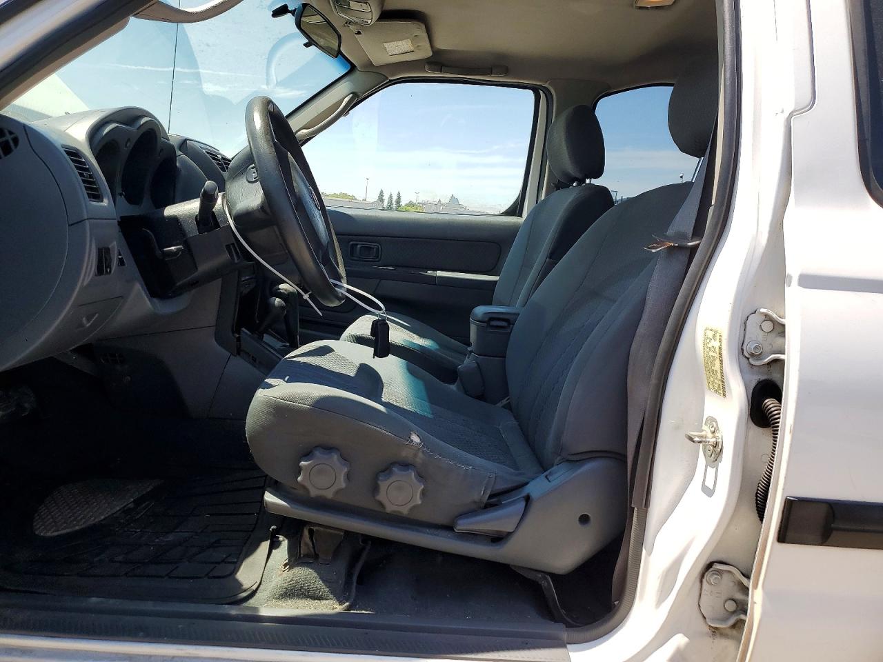 2004 Nissan Xterra Xe White vin: 5N1ED28Y84C630140