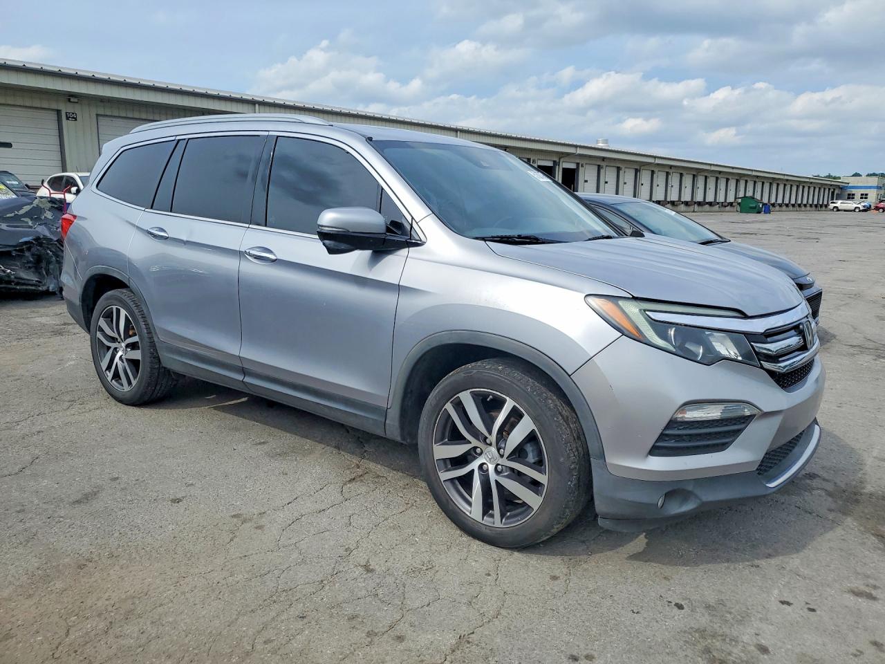 2016 Honda Pilot Touring Серебряный vin: 5FNYF6H98GB014733