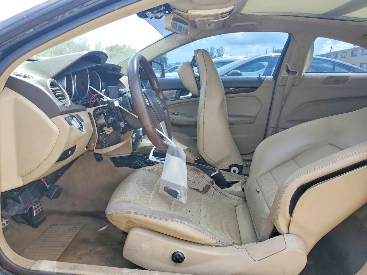 2013 Mercedes-benz C 250 Black vin: WDDGJ4HBXDG005282