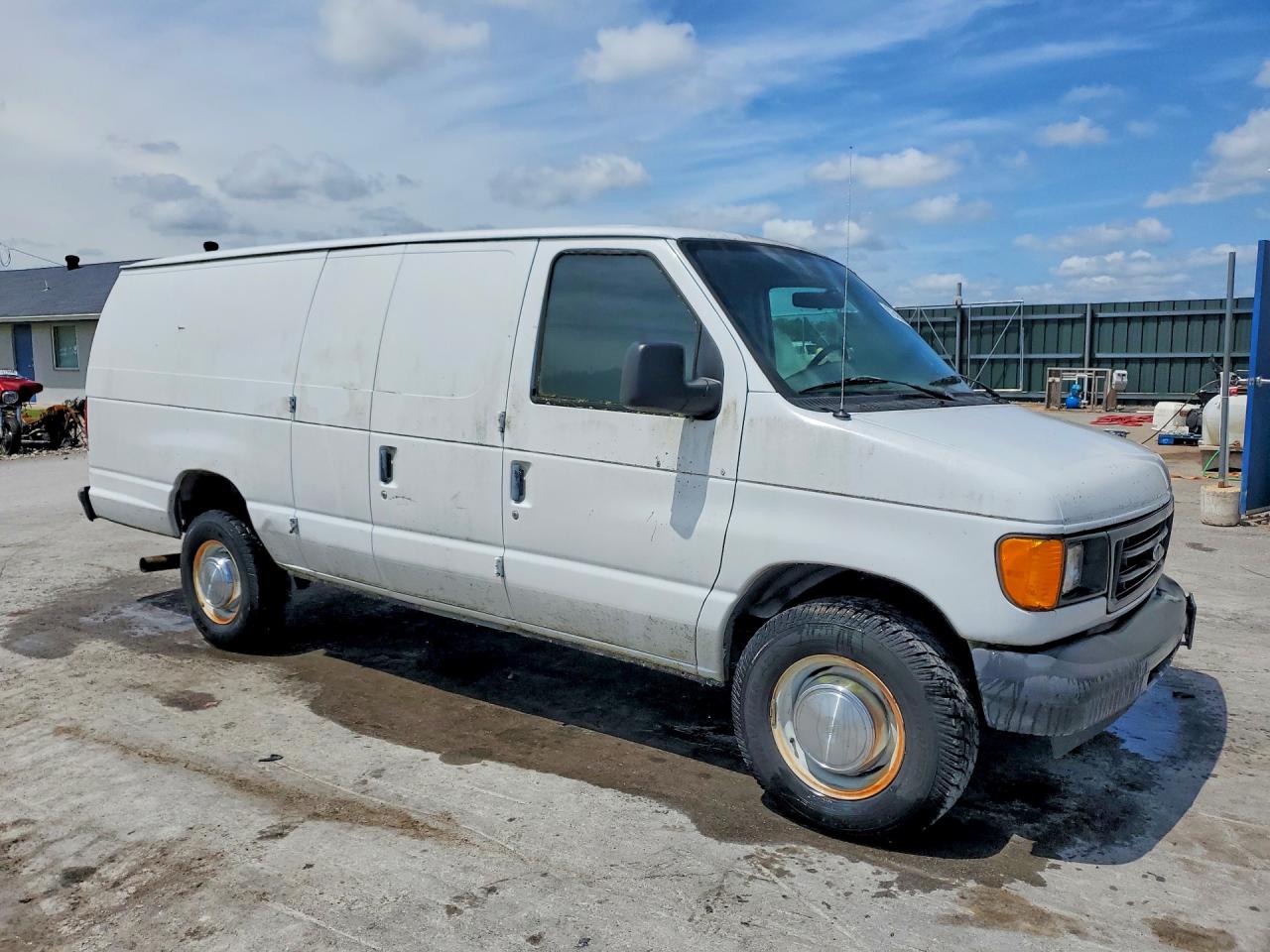 2005 Ford Econoline E350 Super Duty Van White vin: 1FTSS34P35HA79104