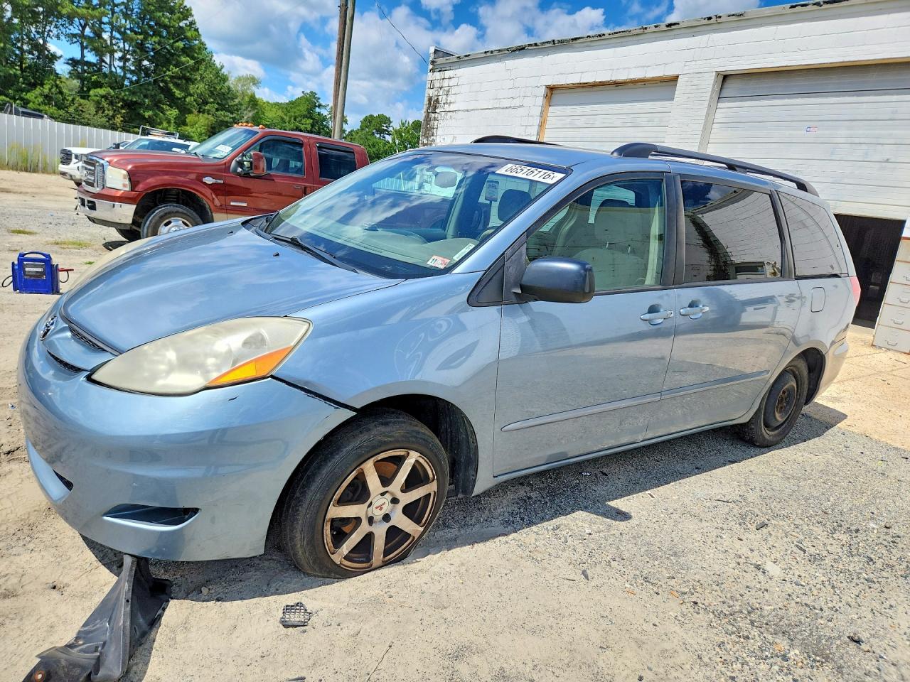 2010 Toyota Sienna Le 7-passenger Blue vin: 5TDKK4CC0AS335340