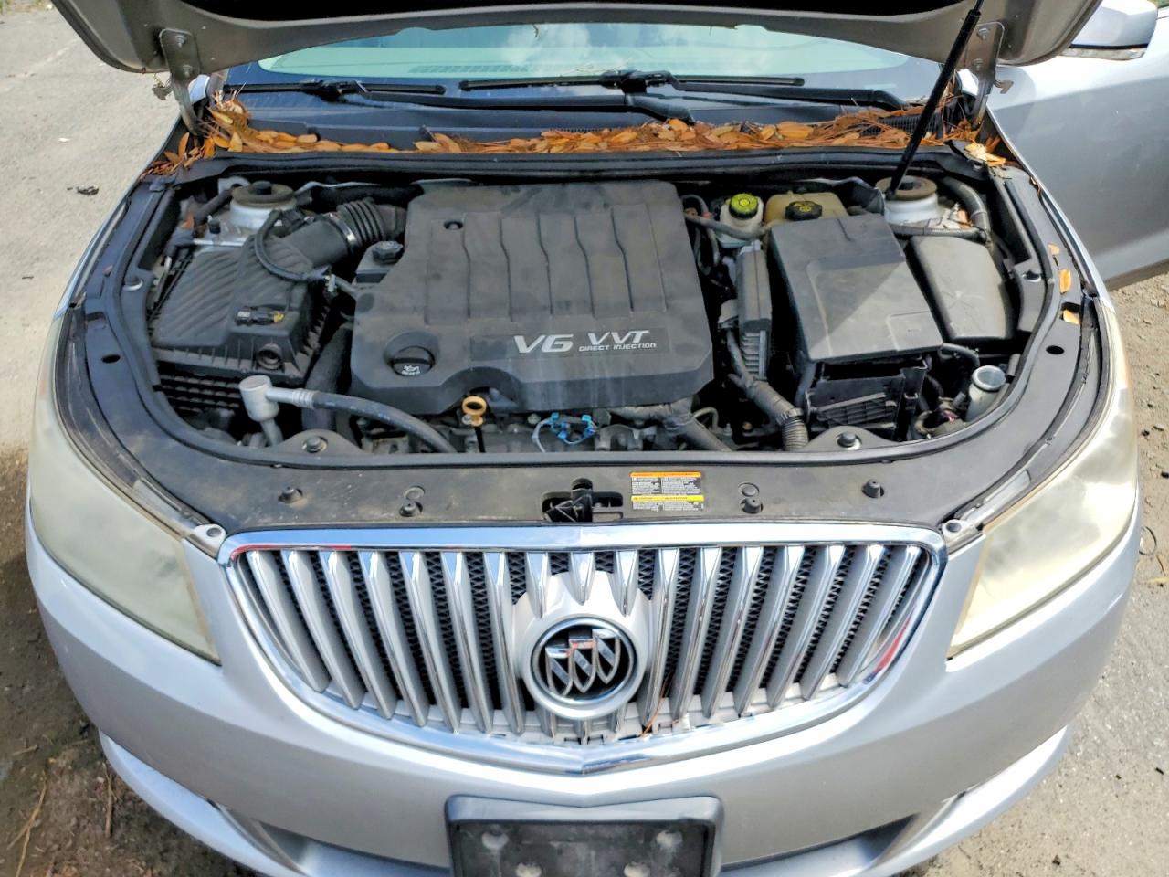 2010 Buick Lacrosse Cxl Silver vin: 1G4GD5EG2AF228890