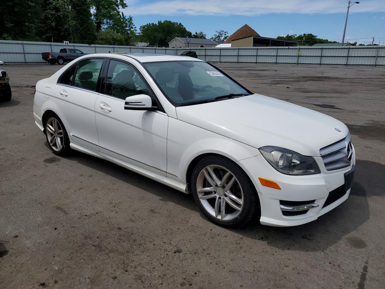 2013 Mercedes-benz C 300 4matic White vin: WDDGF8AB1DR281275