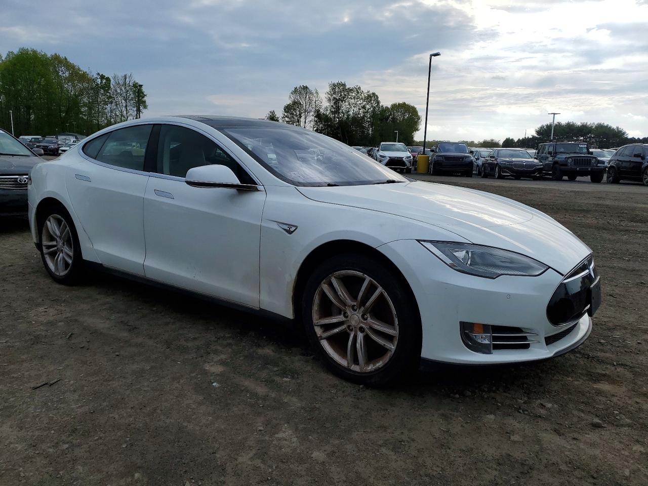 2014 Tesla Model S White vin: 5YJSA1H15EFP36580