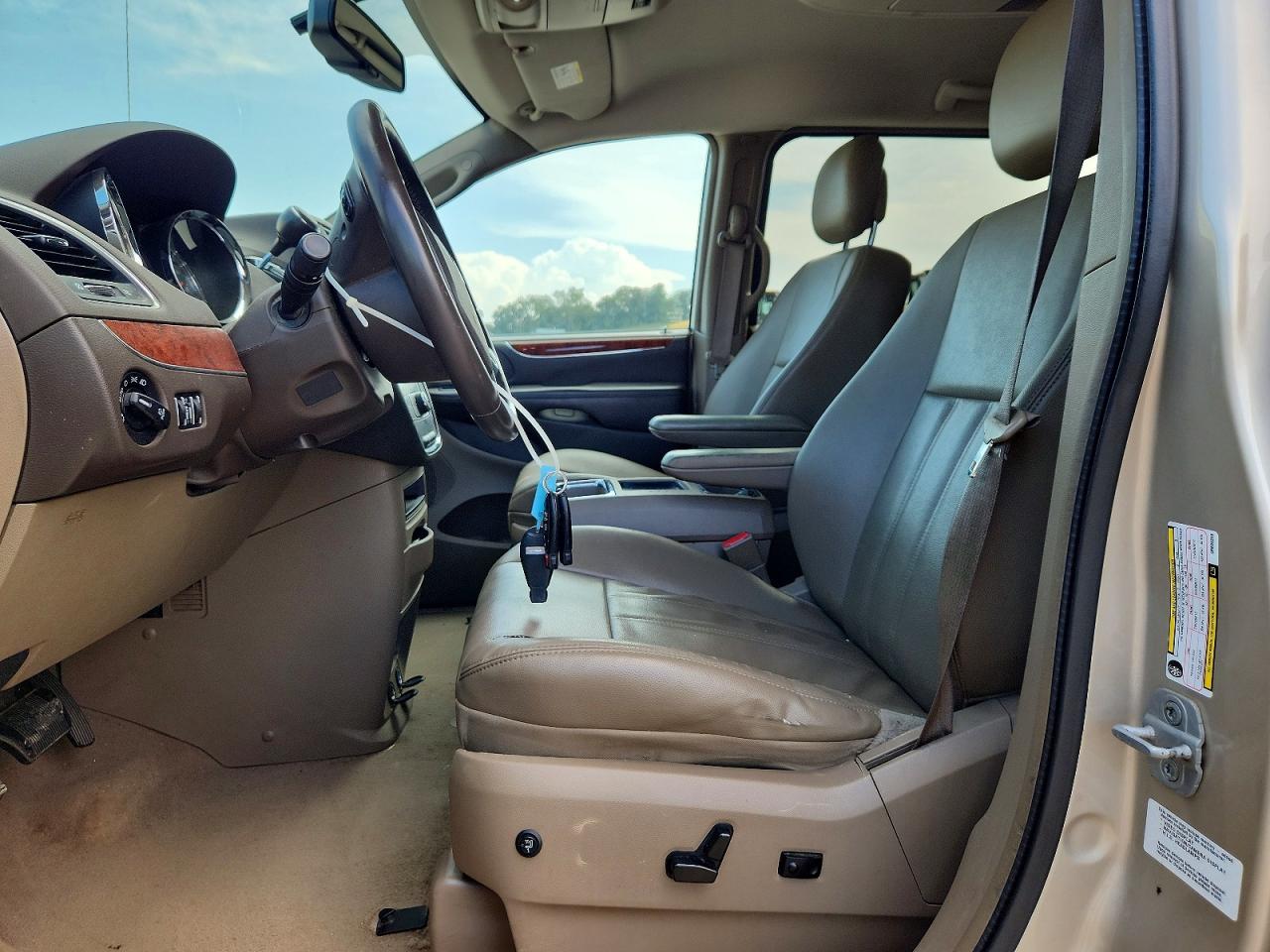 2013 Chrysler Town & Country Touring Tan vin: 2C4RC1BG3DR695259