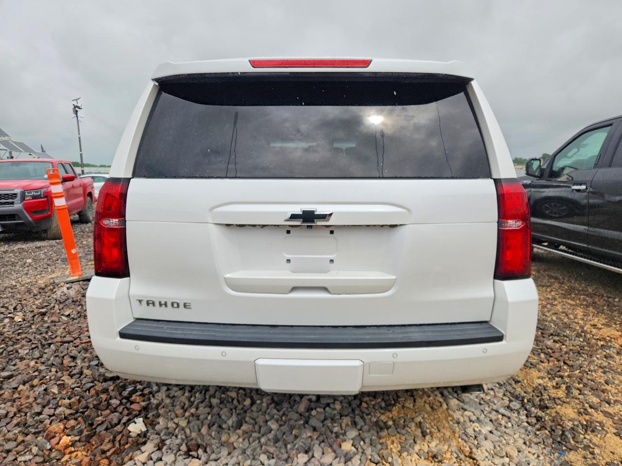 2018 Chevrolet Tahoe K1500 Lt Белый vin: 1GNSKBKC6JR179574