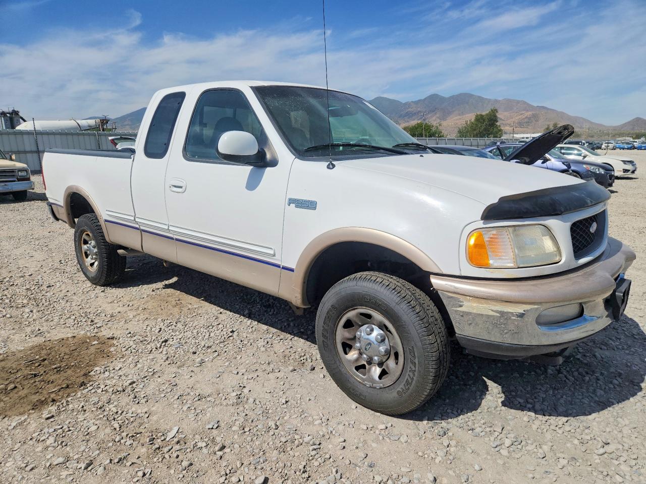 1997 Ford F250 White vin: 1FTFX28W7VKD42356