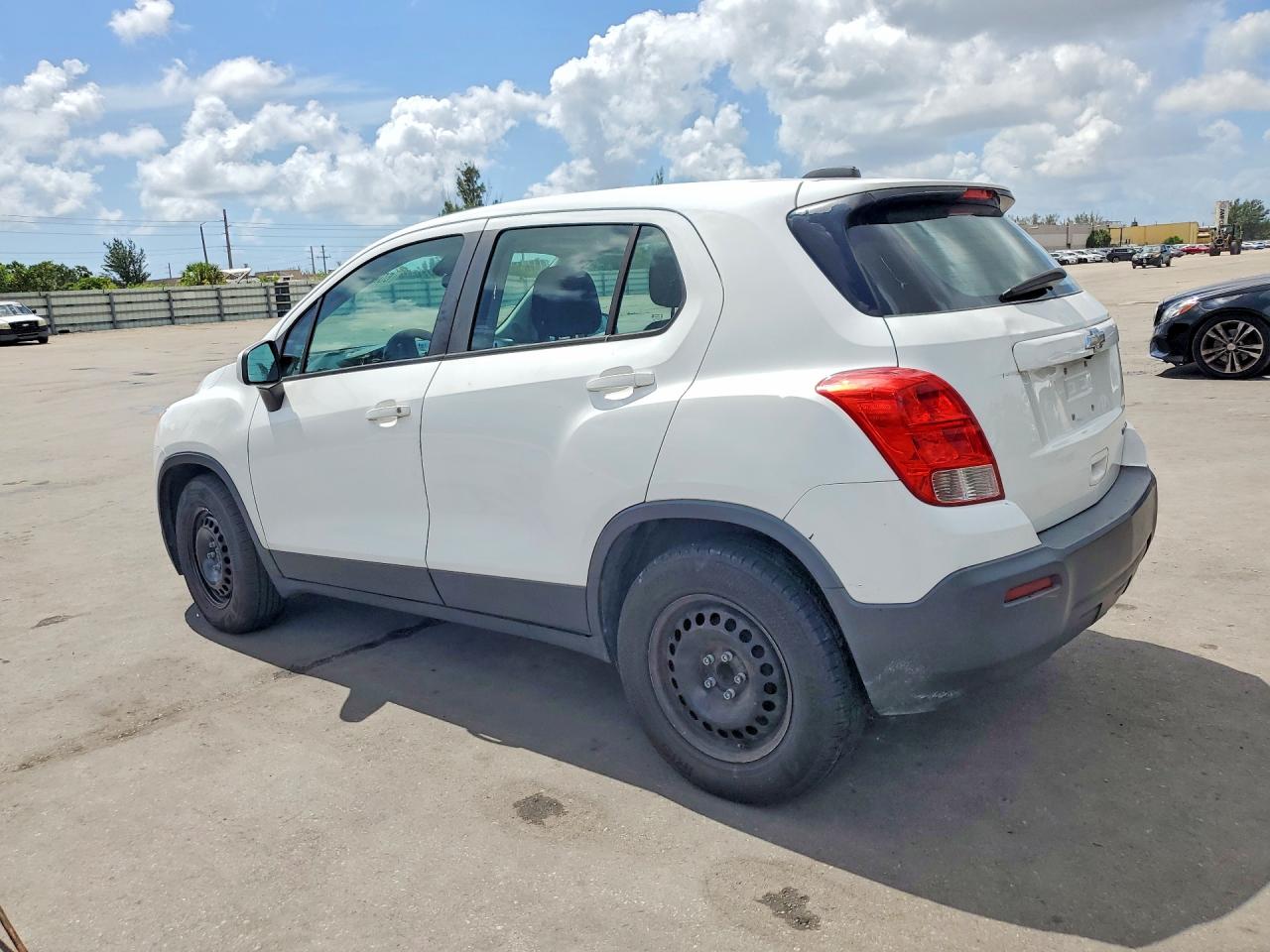2015 Chevrolet Trax Ls White vin: KL7CJKSB0FB127281