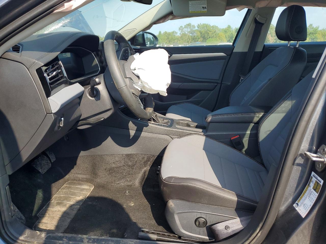 2026 Volkswagen Jetta Se Gray vin: 3VW7W7BU8TM013325