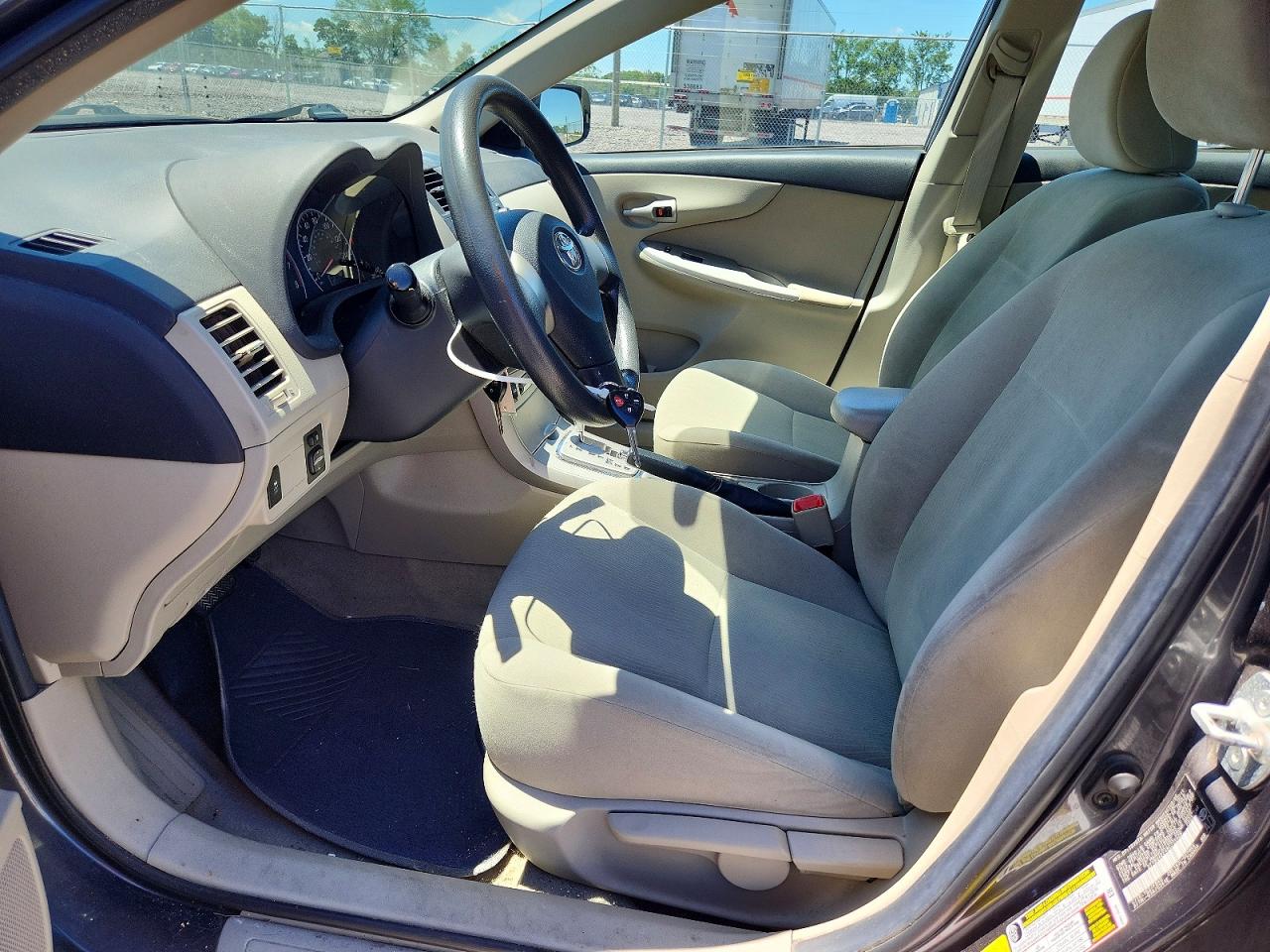 2011 Toyota Corolla Le Gray vin: 2T1BU4EE4BC725408
