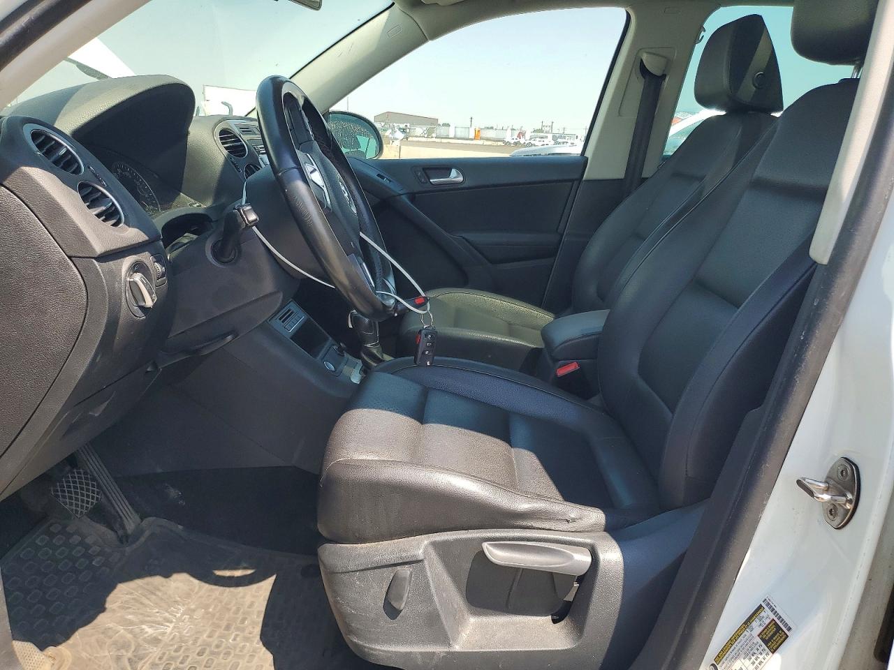 2015 Volkswagen Tiguan S Белый vin: WVGBV7AX5FW520078