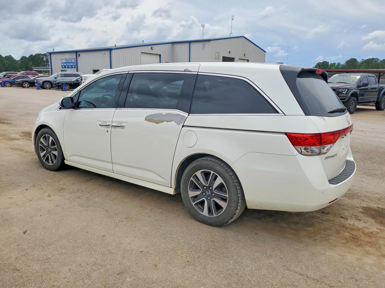 2014 Honda Odyssey Touring White vin: 5FNRL5H95EB078829