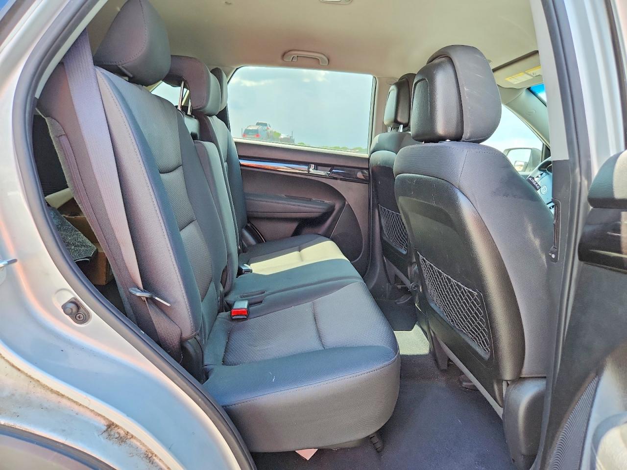 2012 Kia Sorento Lx Silver vin: 5XYKT3A64CG269914