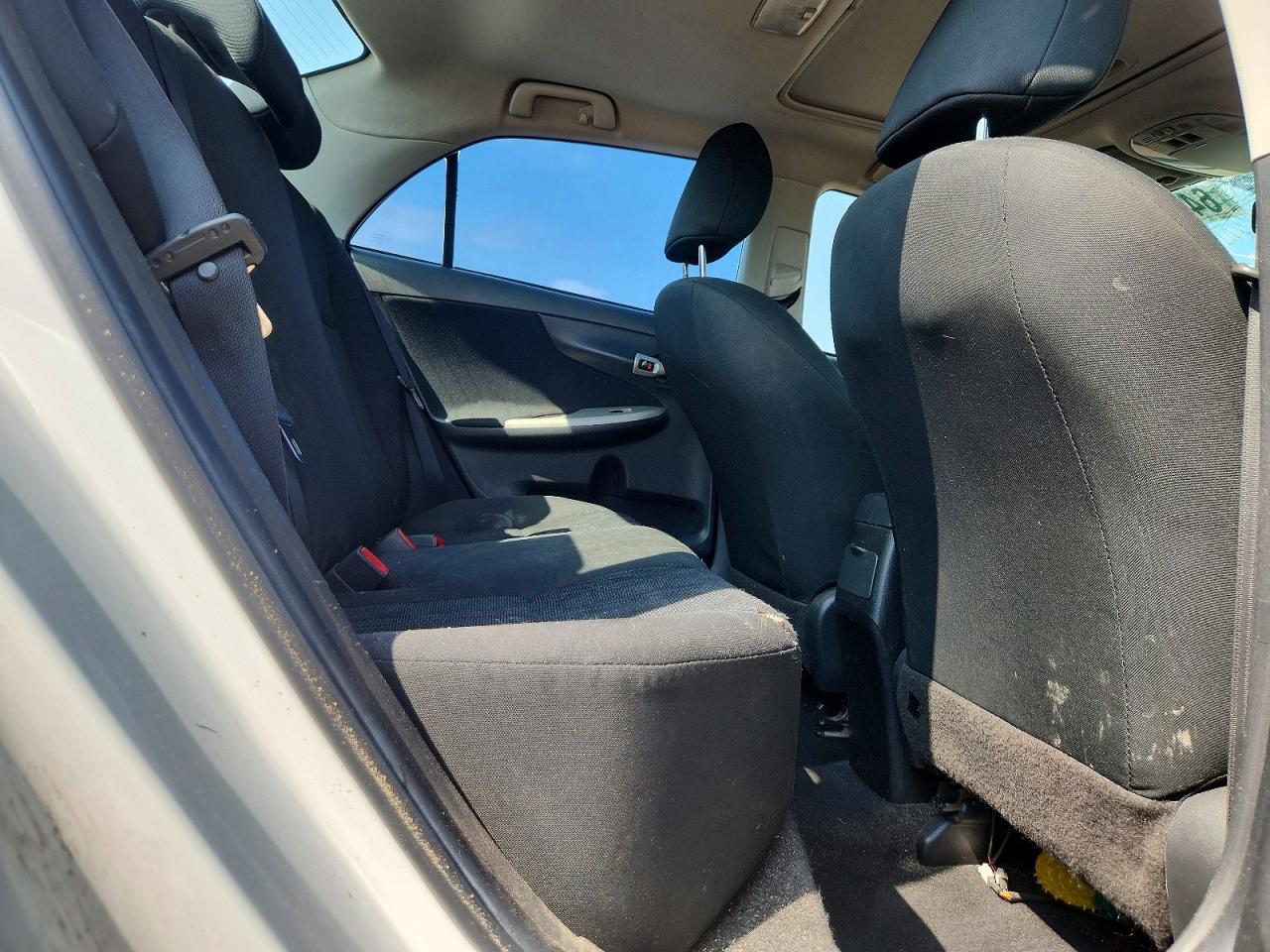 2010 Toyota Corolla S White vin: 2T1BU4EE4AC402068