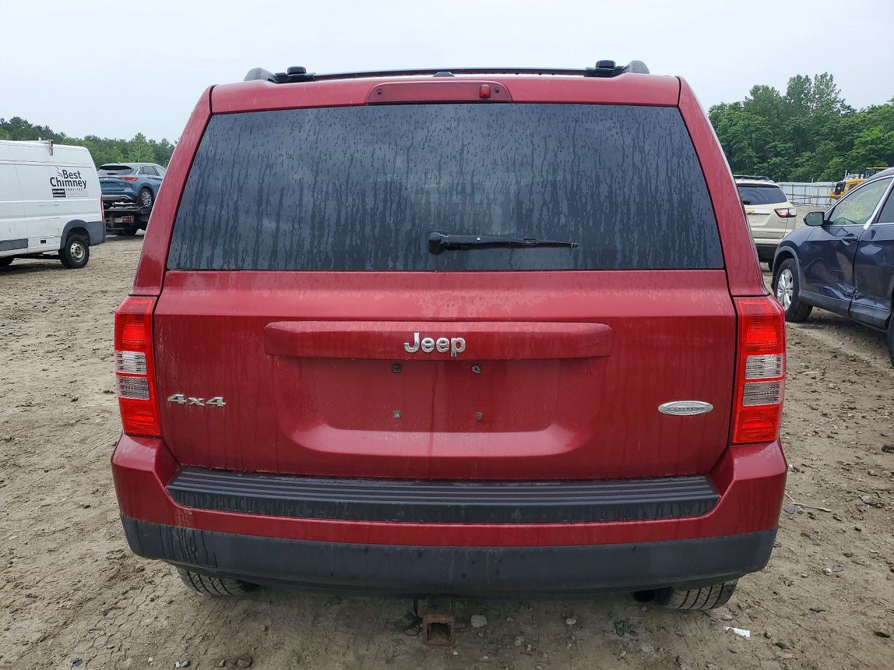 2012 Jeep Patriot Latitude Red vin: 1C4NJRFB4CD683625