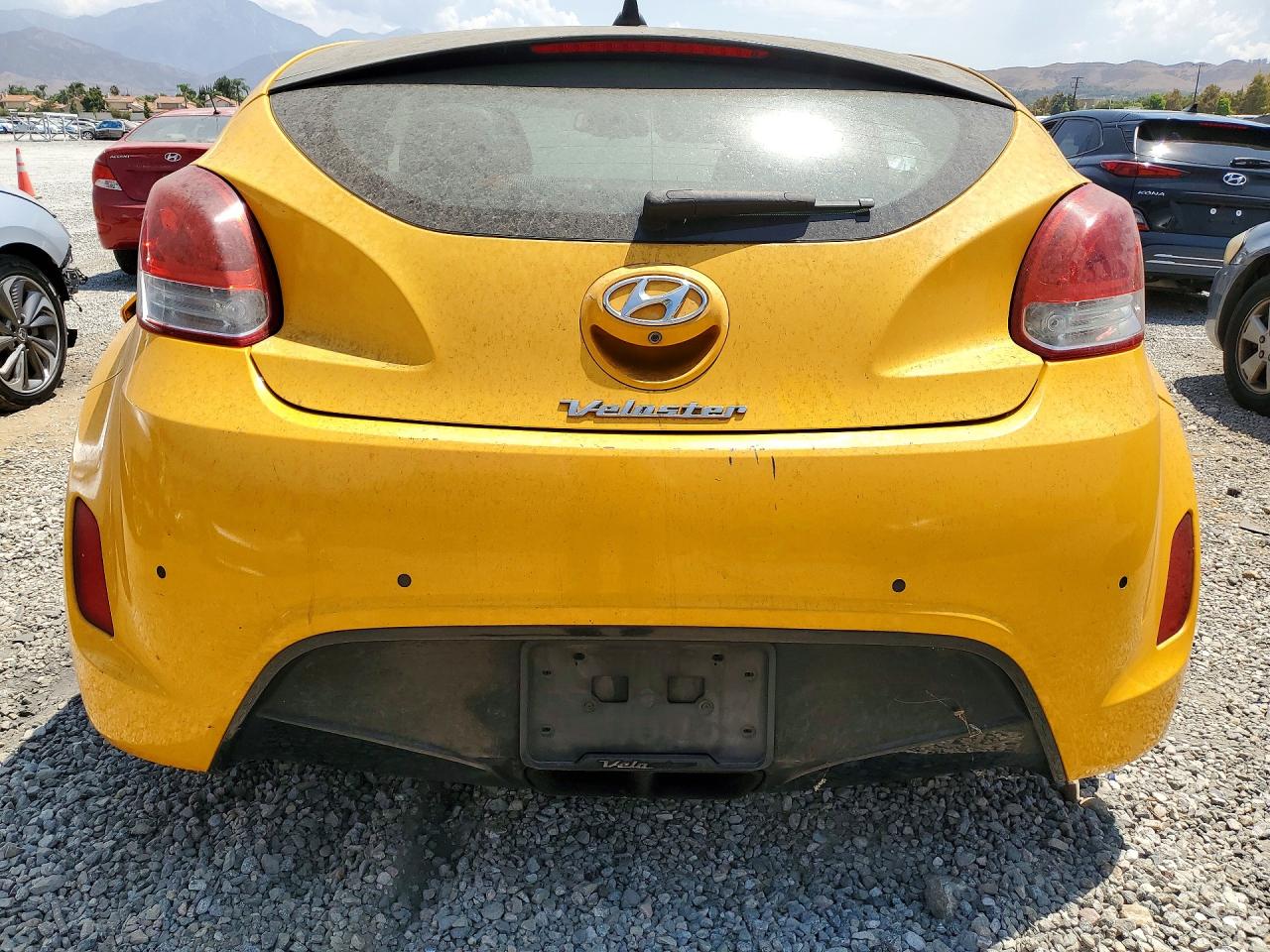 2012 Hyundai Veloster Base Желтый vin: KMHTC6AD2CU030621