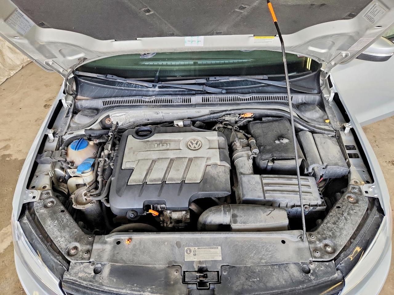 2012 Volkswagen Jetta Tdi Silver vin: 3VWLL7AJ4CM323146