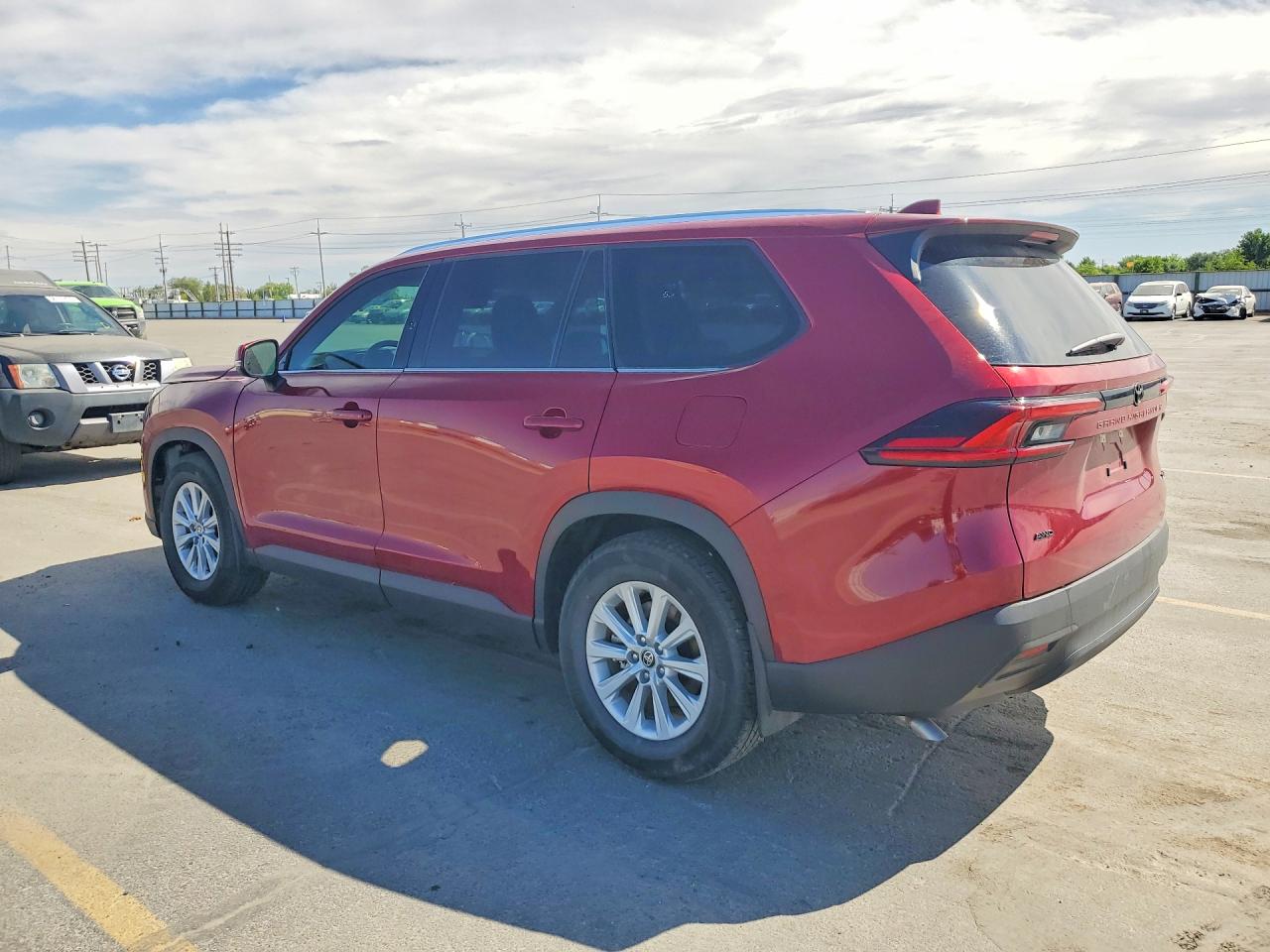 2025 Toyota Grand Highlander Xle Red vin: 5TDAAAB52SS100262