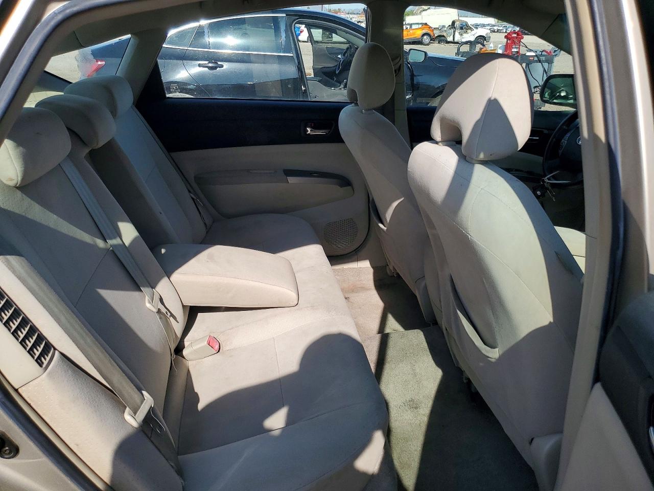 2006 Toyota Prius Base Gold vin: JTDKB20U363131402