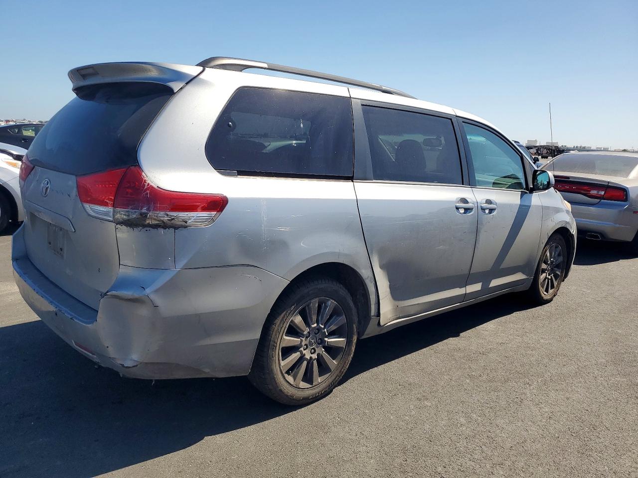 2014 Toyota Sienna Le Silver vin: 5TDJK3DCXES077807