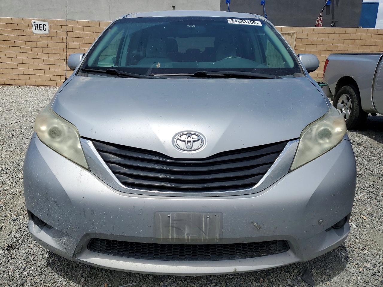 2012 Toyota Sienna Le Silver vin: 5TDKK3DC6CS216204