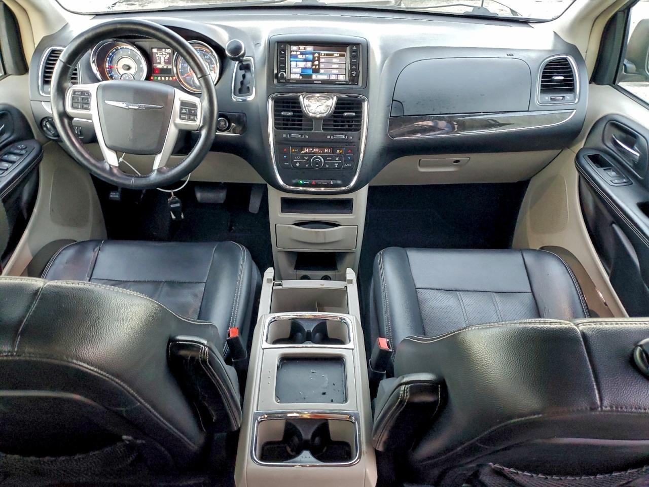 2015 Chrysler Town & Cou Серебряный vin: 2C4R1CG3FR629862