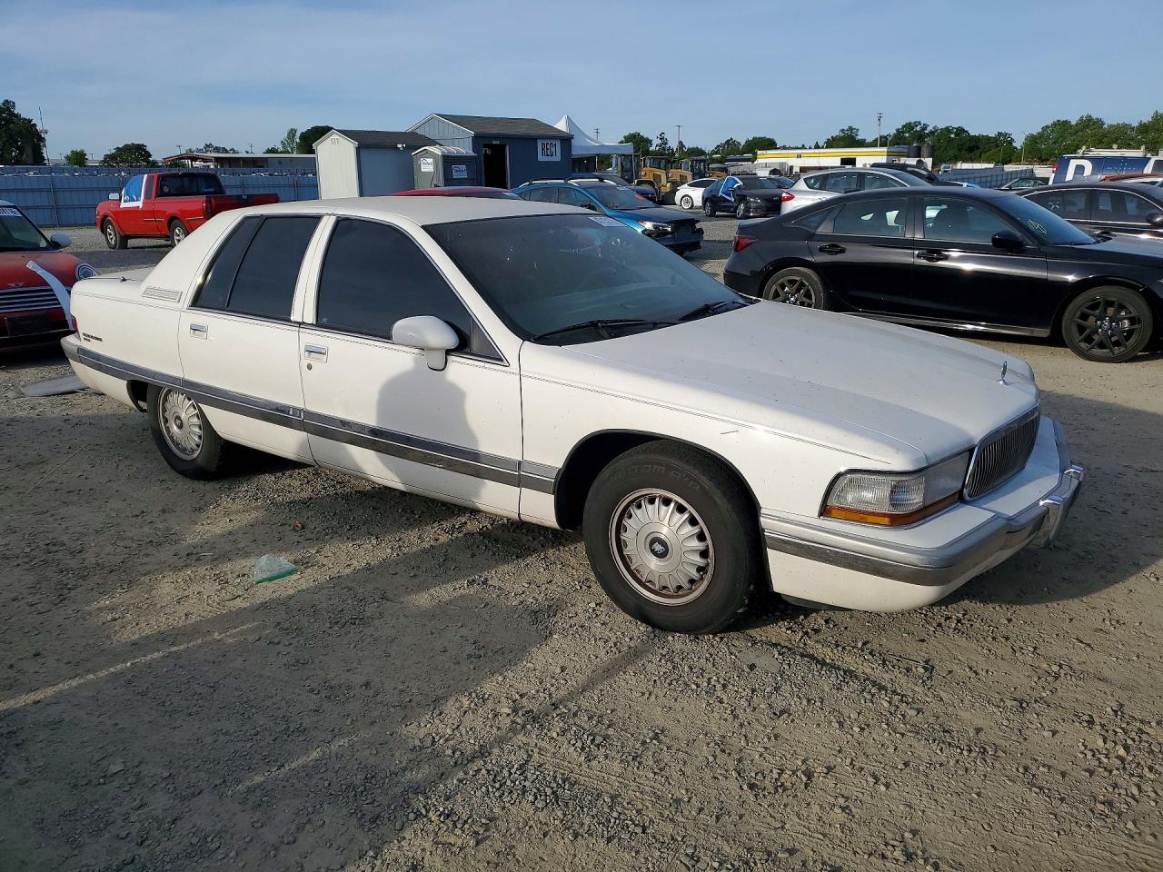1992 Buick Roadmaster Limited White vin: 1G4BT5377NR458560