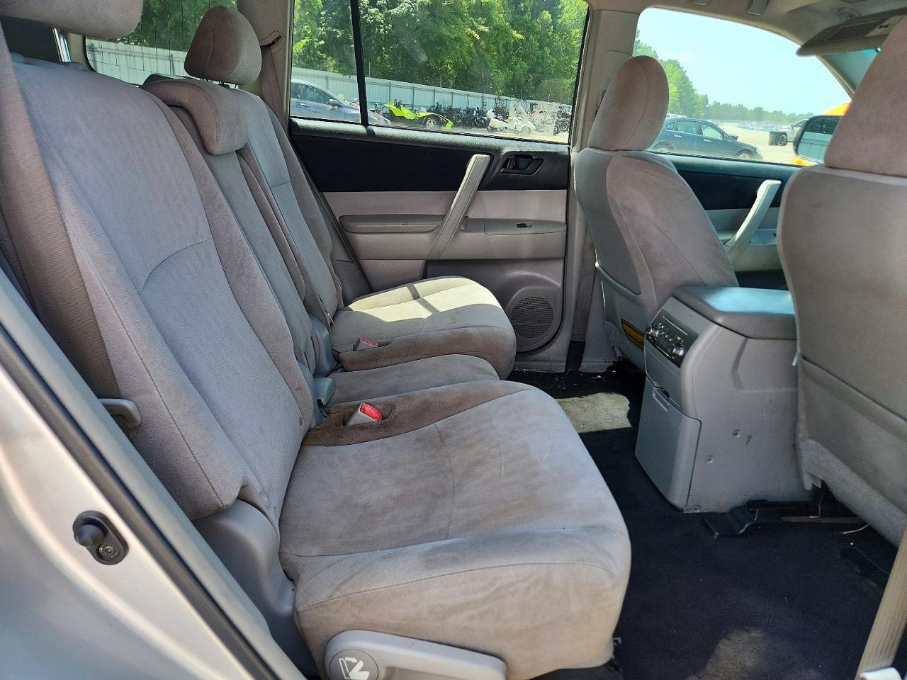 2013 Toyota Highlander Base Silver vin: 5TDZA3EH2DS044816