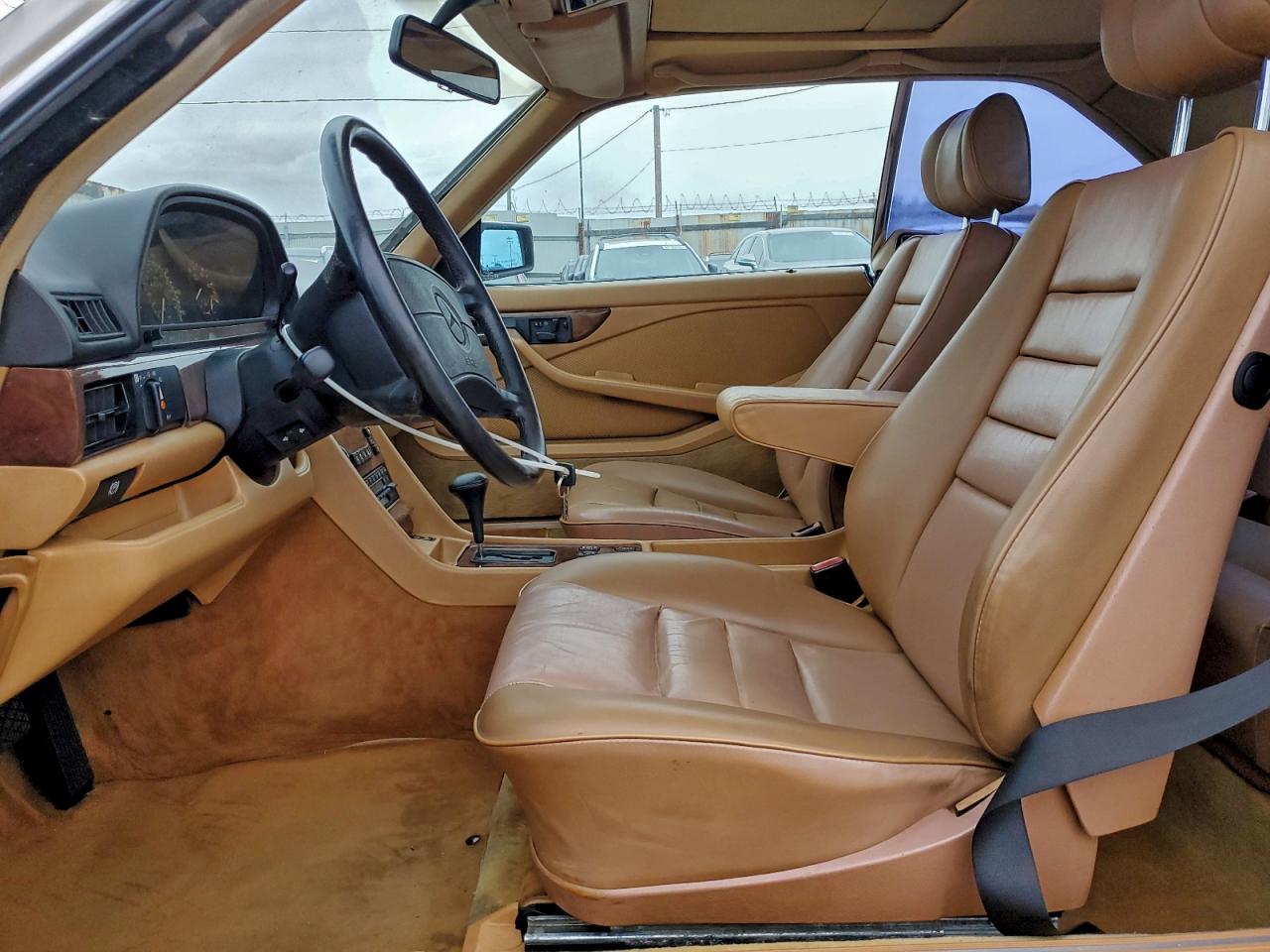 1986 Mercedes-benz 560 Sec Бежевый vin: WDBCA45D5GA245991