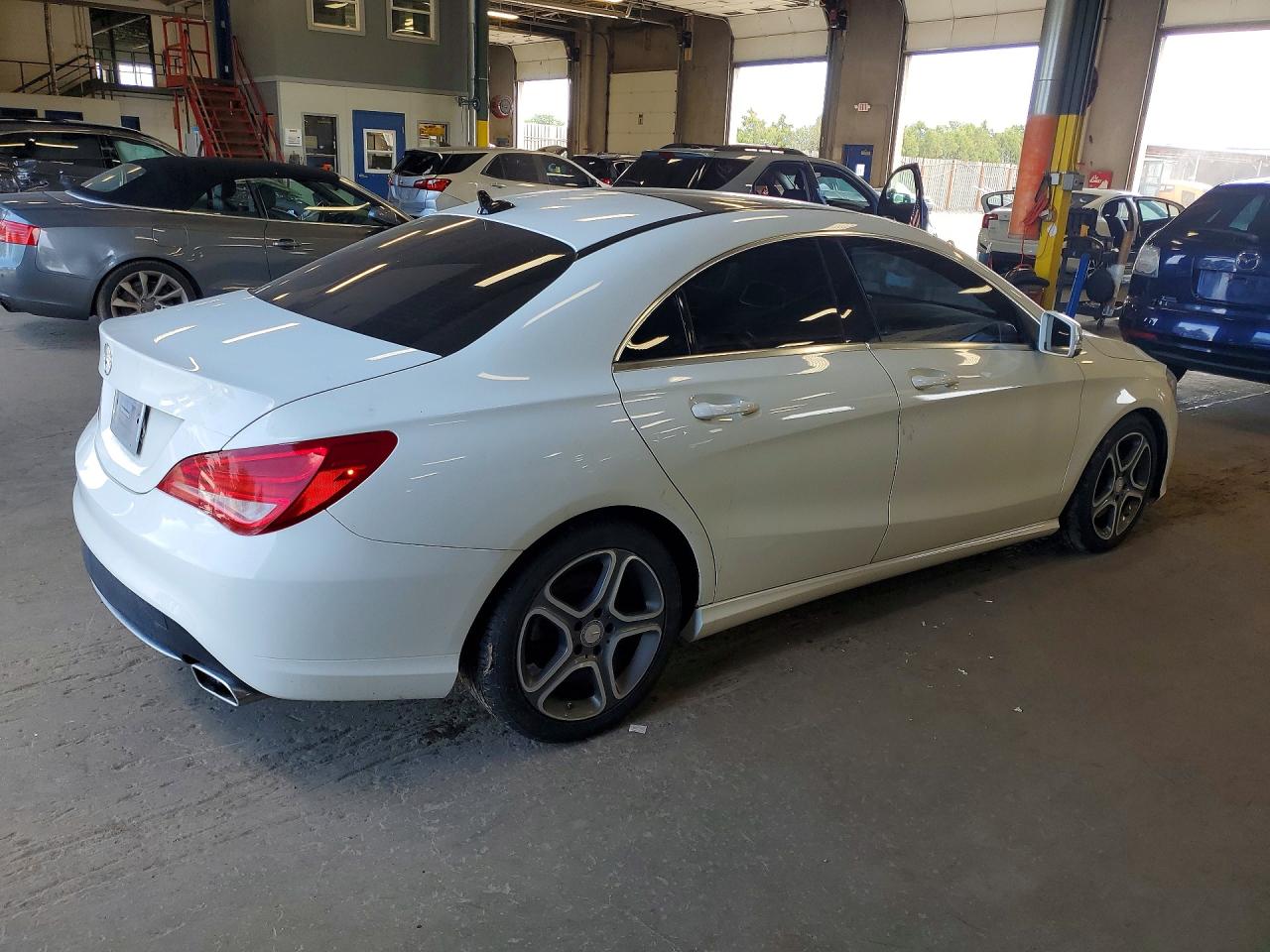 2014 Mercedes-benz Cla 250 White vin: WDDSJ4EB8EN105117
