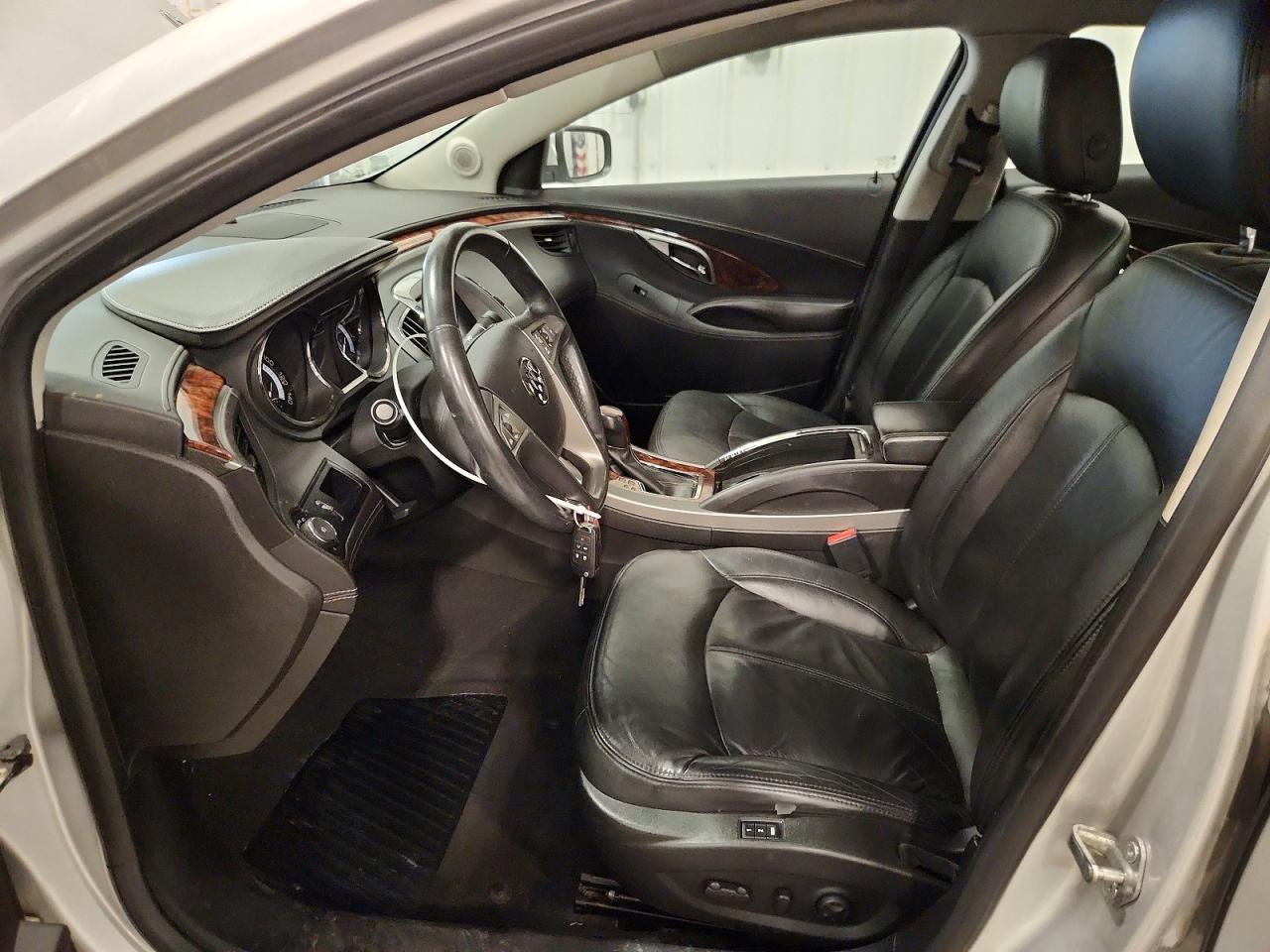 2013 Buick Lacrosse Silver vin: 1G4GC5E31DF151093