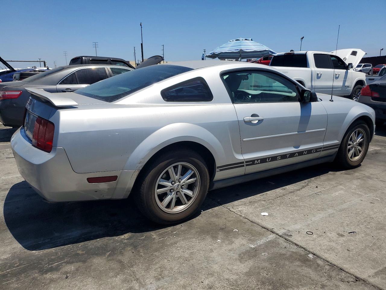 2005 Ford Mustang Silver vin: 1ZVFT80N255210781