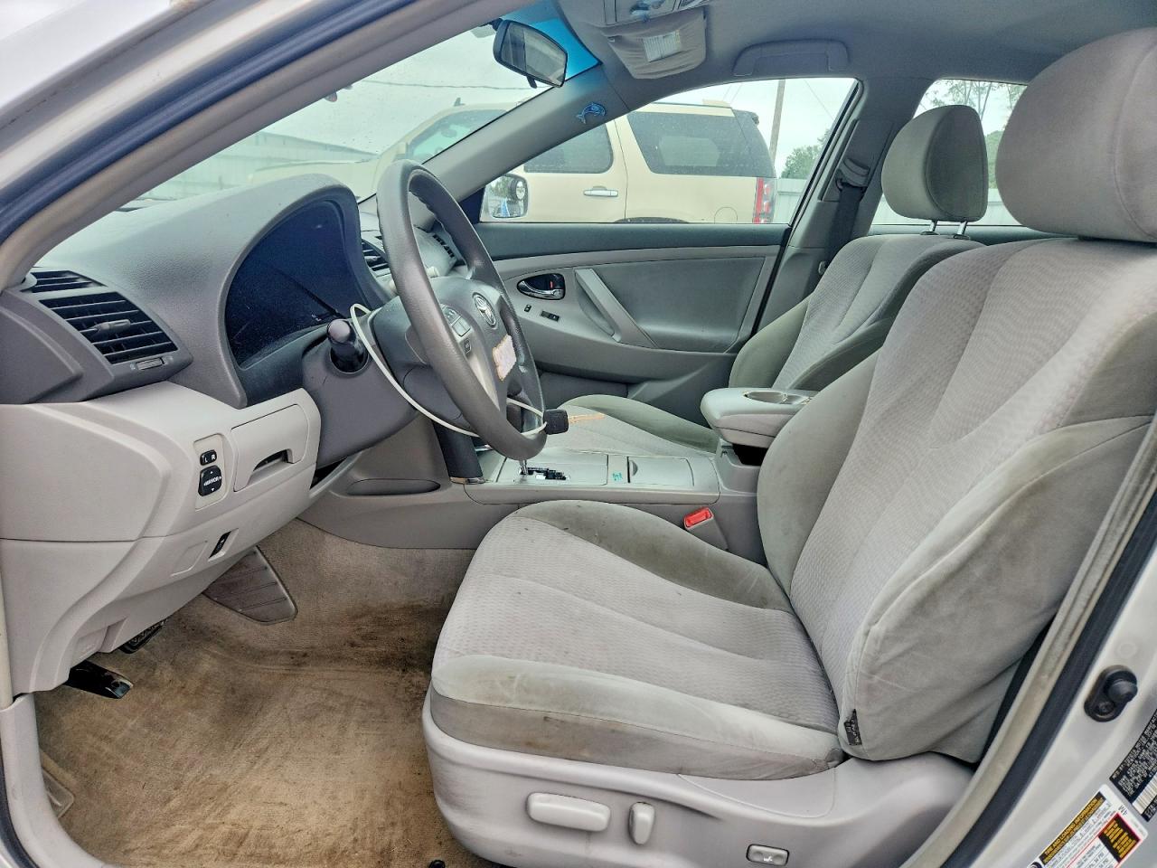 2011 Toyota Camry Le Silver vin: 4T1BF3EK2BU128170