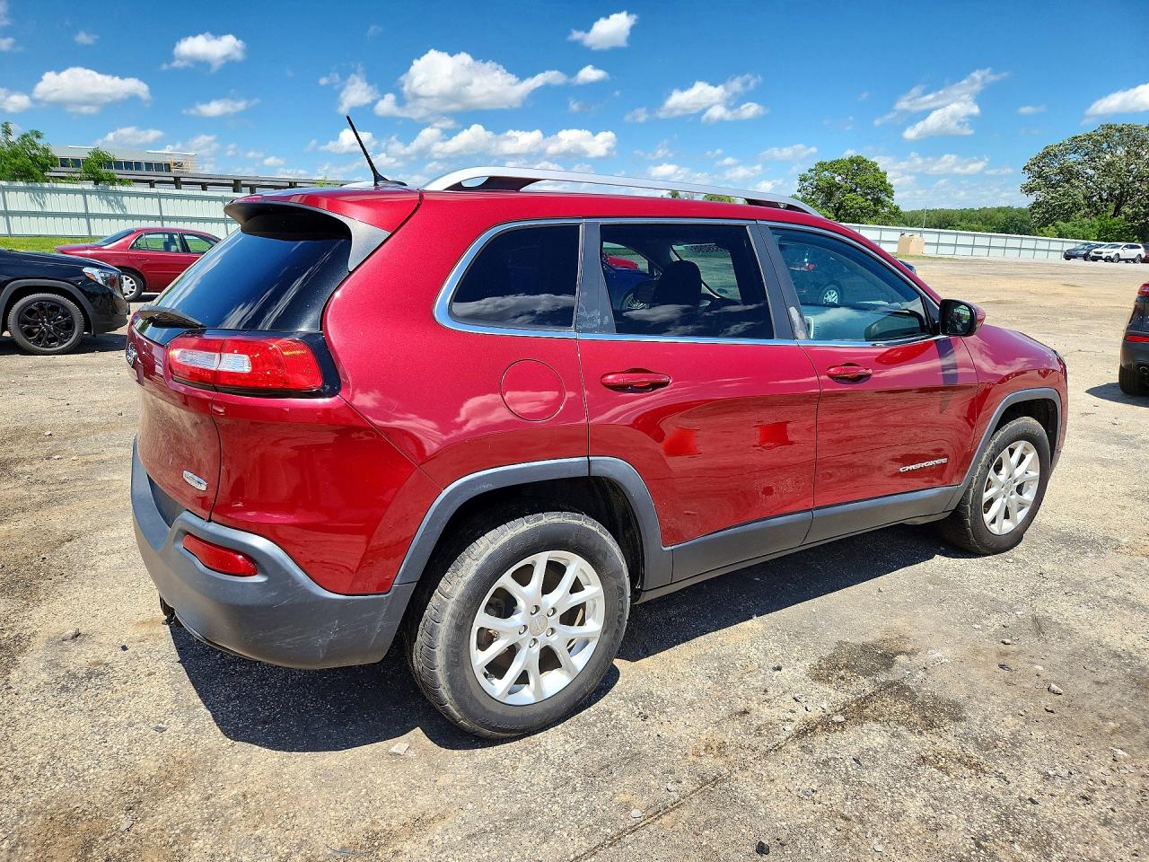 2014 Jeep Cherokee Latitude Red vin: 1C4PJMCB2EW252515