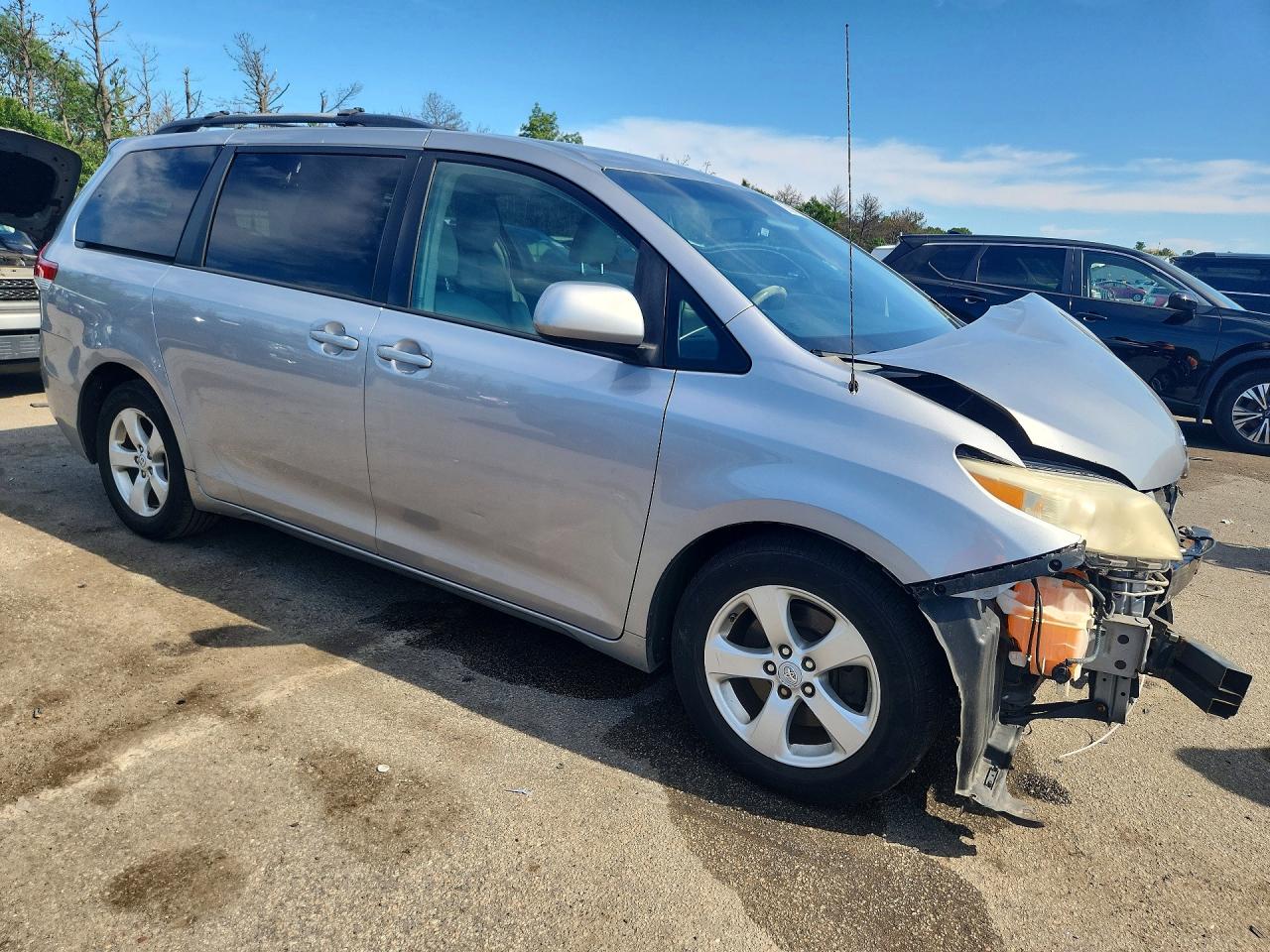 2012 Toyota Sienna Le Silver vin: 5TDKK3DC3CS197742