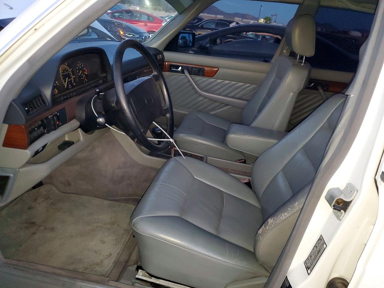 1990 Mercedes-benz 300 Se White vin: WDBCA24D8LA523315