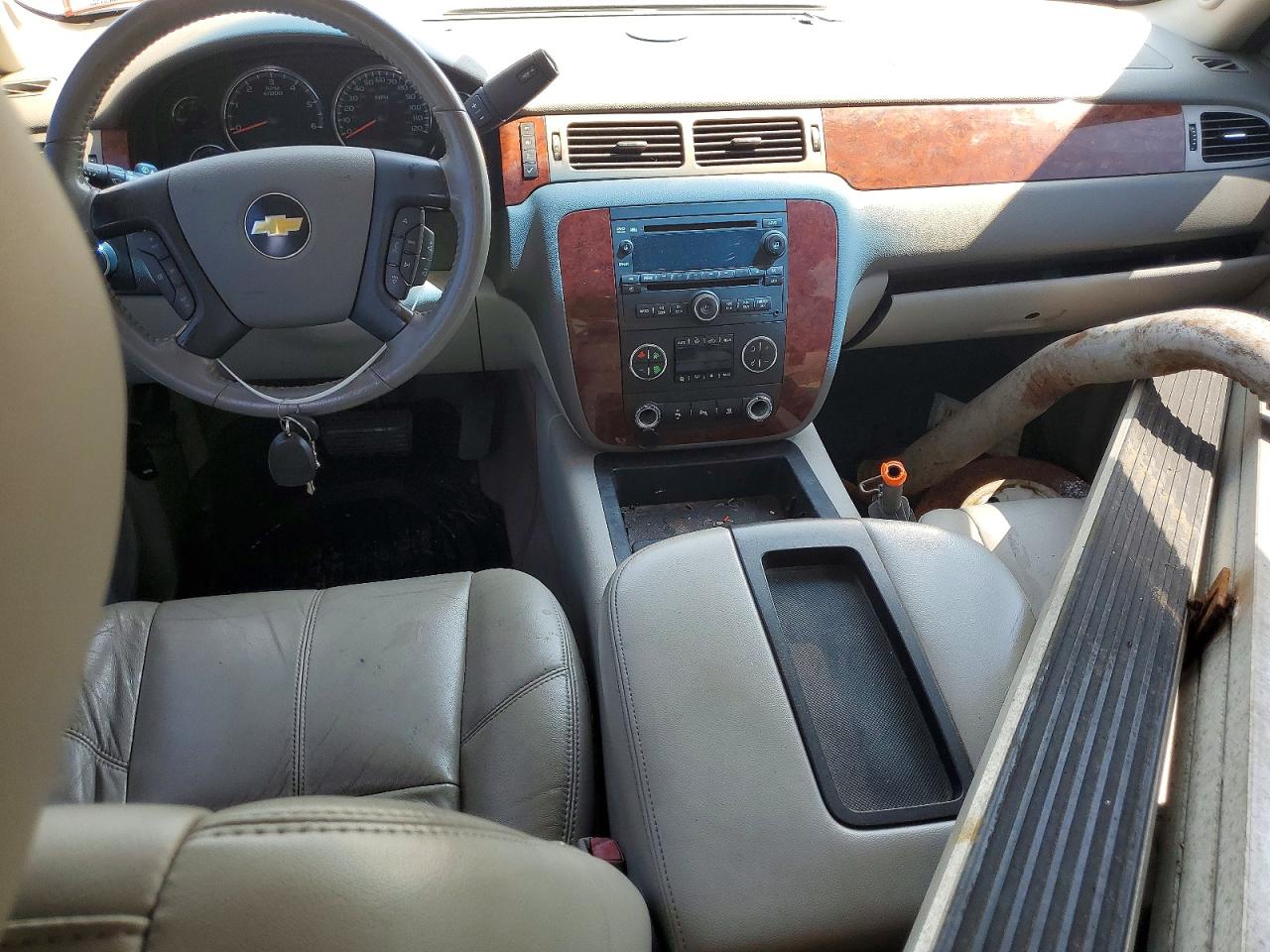 2010 Chevrolet Tahoe K1500 Lt White vin: 1GNUKBE00AR261956