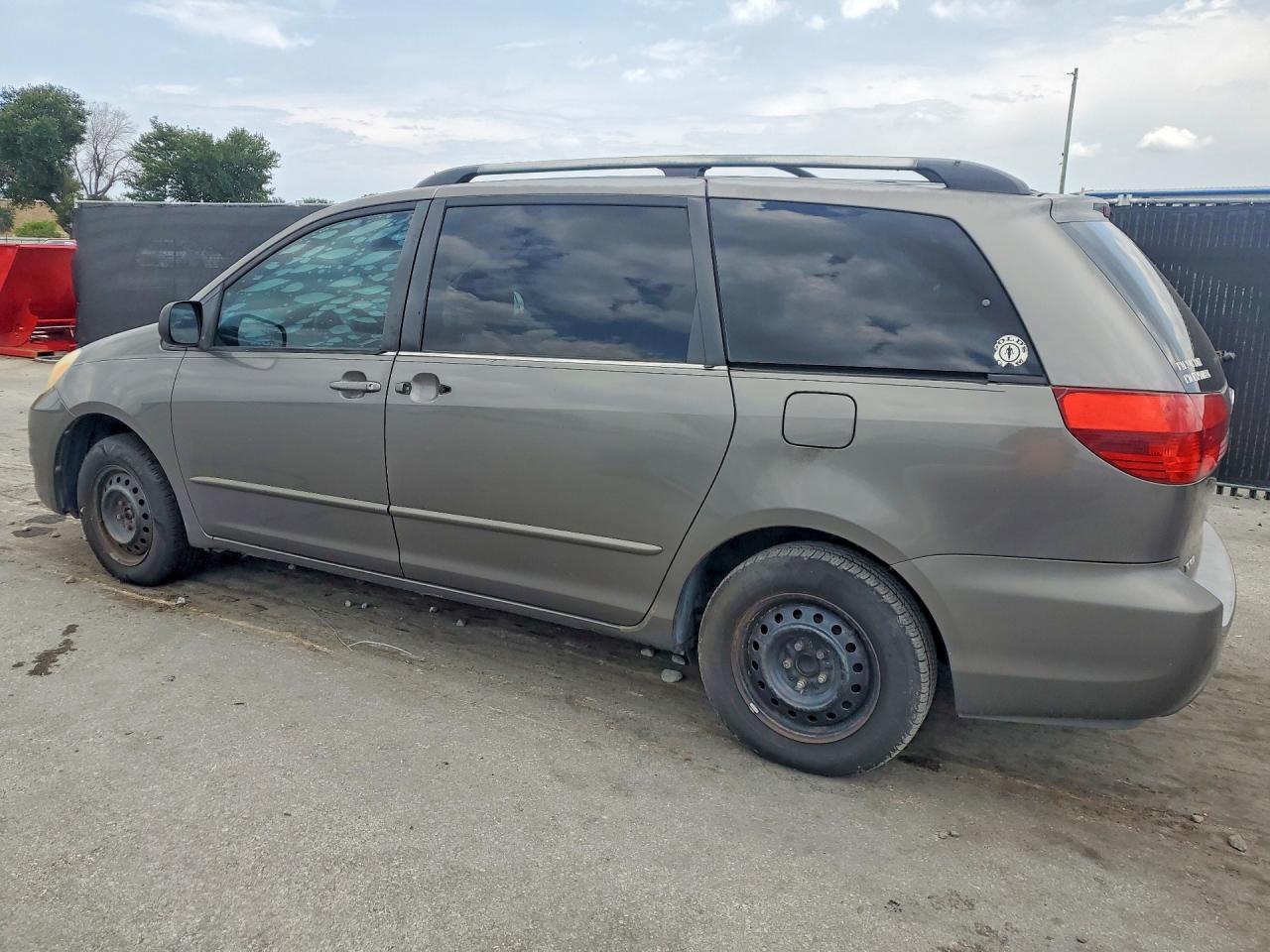 2005 Toyota Sienna Le 7 Passenger Серый vin: 5TDZA23C25S296858