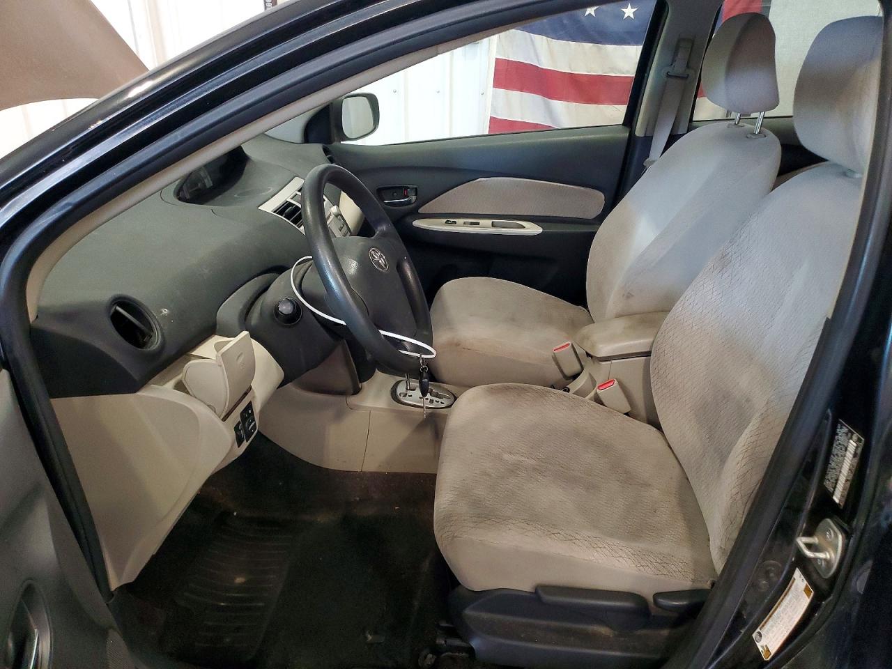 2008 Toyota Yaris Base Black vin: JTDBT903684005738