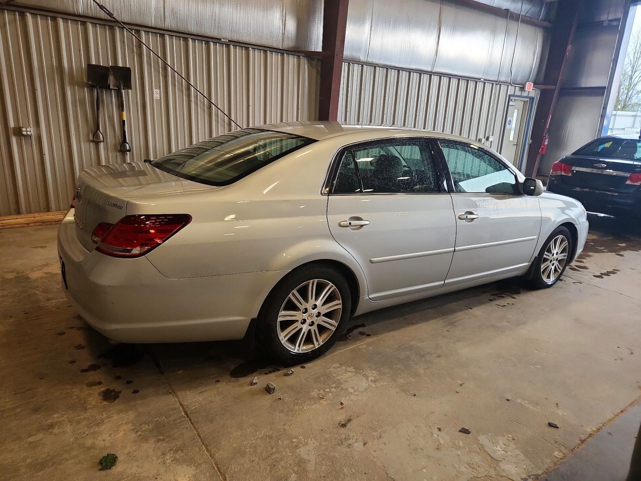 2007 Toyota Avalon Limited Silver vin: 4T1BK36B57U181687