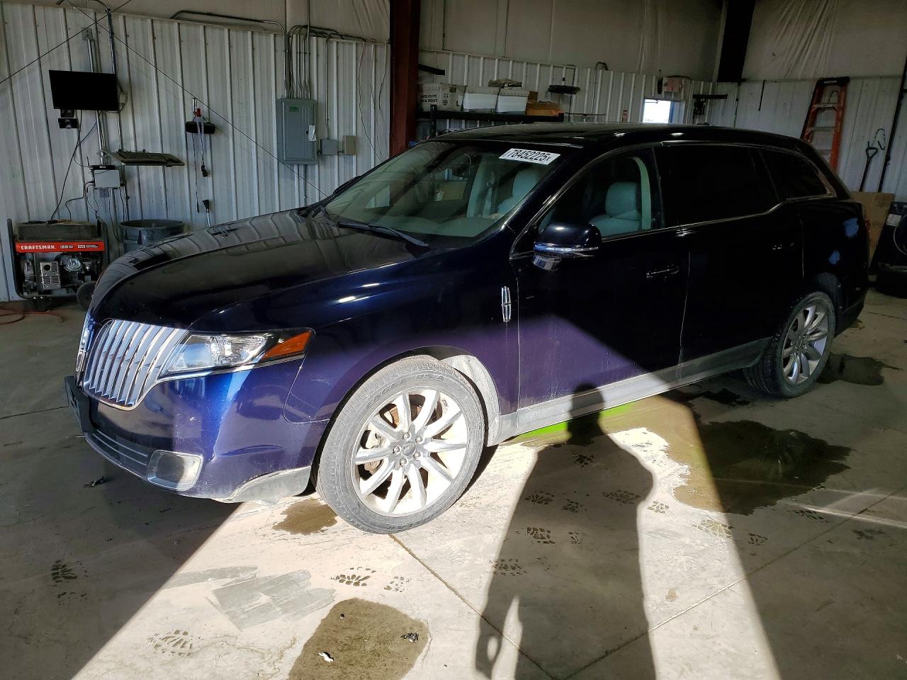 2011 Lincoln Mkt Blue vin: 2LMHJ5AR7BBJ52255