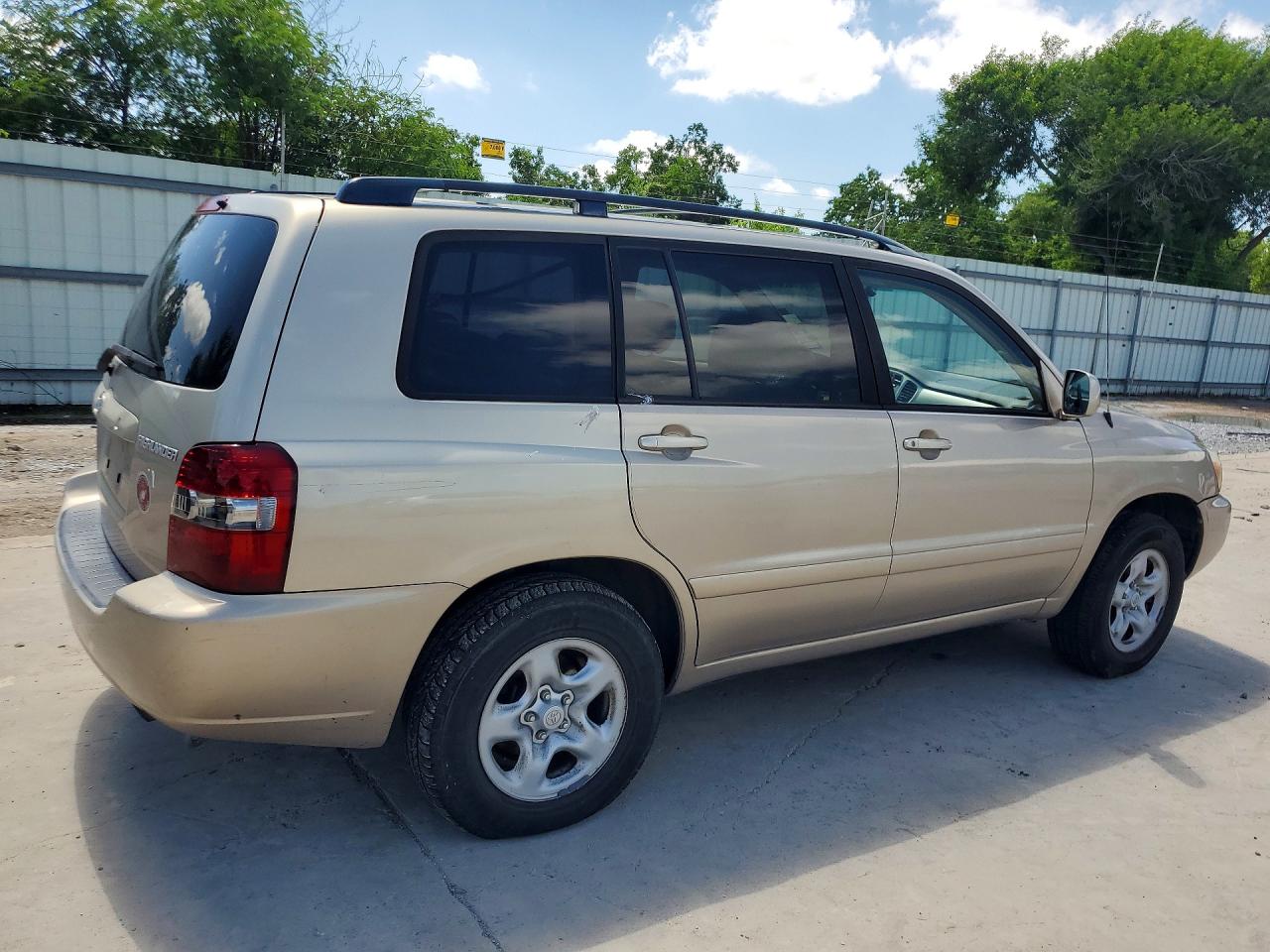 2007 Toyota Highlander Base Gold vin: JTEDD21A270166339