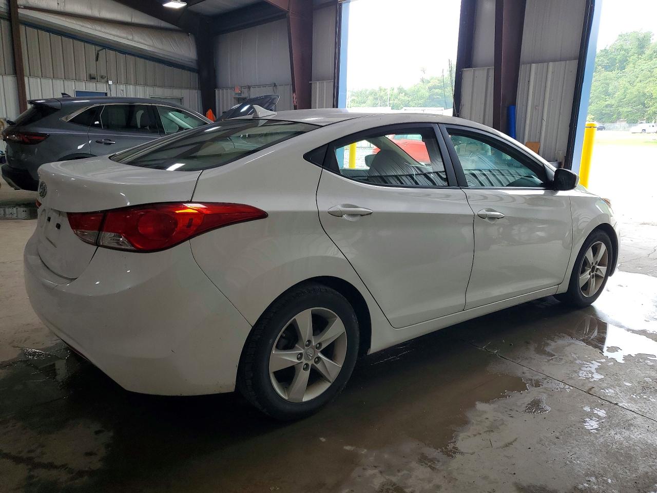 2012 Hyundai Elantra Gls White vin: 5NPDH4AE0CH110579