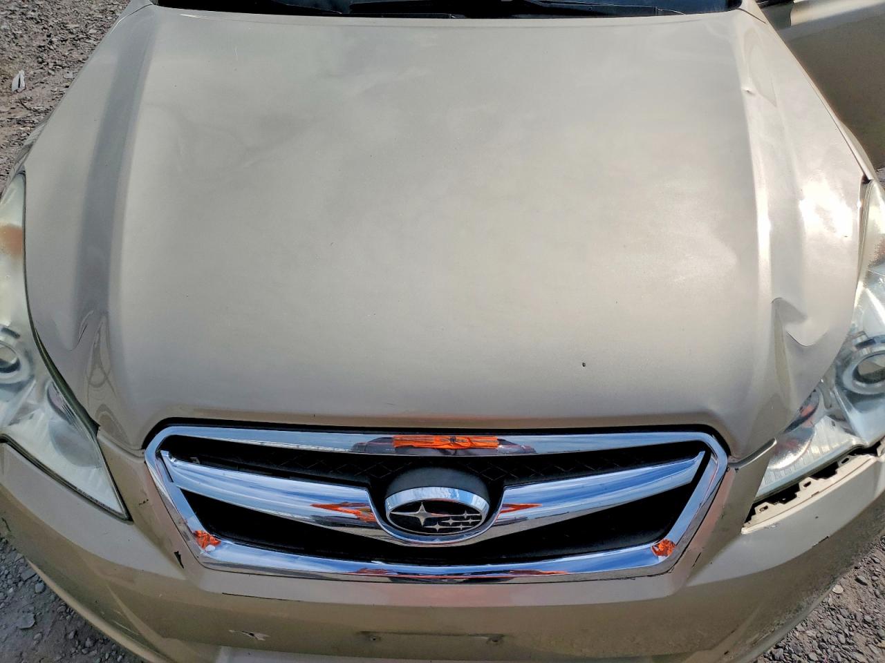 2010 Subaru Legacy 2.5i Premium Золотой vin: 4S3BMCG69A3224683