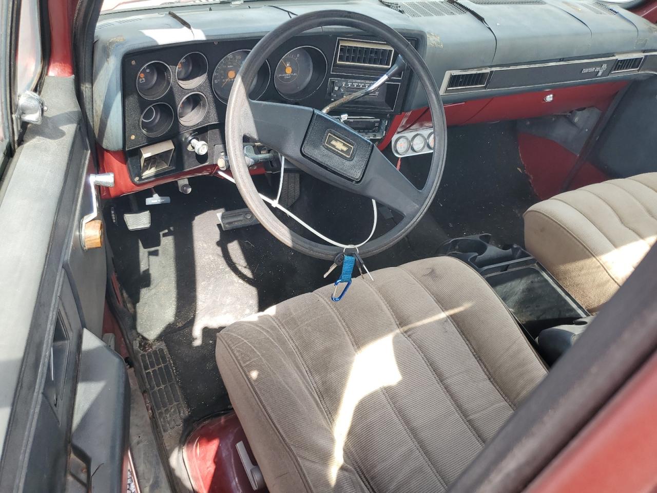1984 Chevrolet C10 Red vin: 2GCDC14H9E1123421