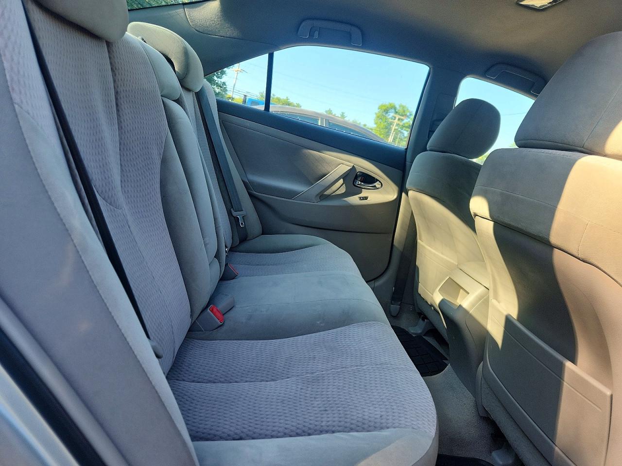 2011 Toyota Camry Le Silver vin: 4T4BF3EKXBR100543