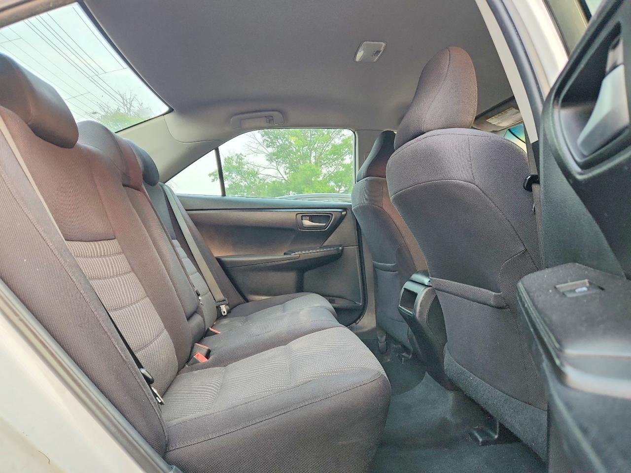 2015 Toyota Camry Le White vin: 4T1BF1FKXFU494306