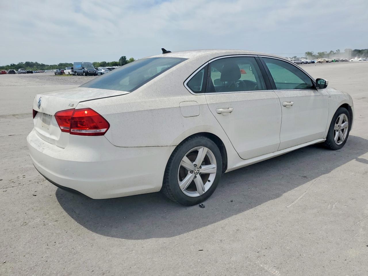 2014 Volkswagen Passat S White vin: 1VWAS7A34EC047387