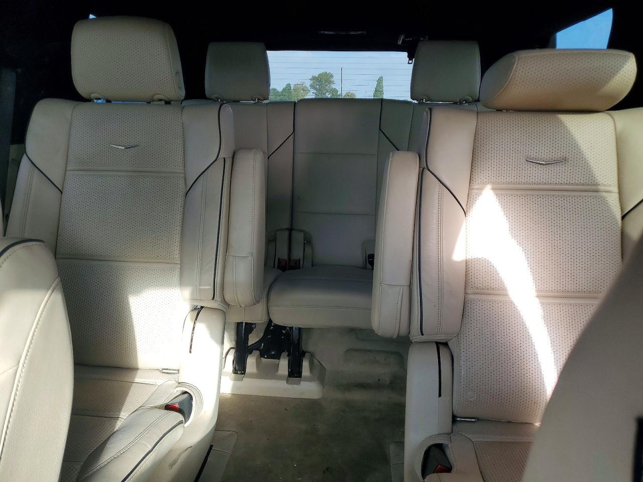 2021 Cadillac Escalade Premium Luxury White vin: 1GYS4BKLXMR273331